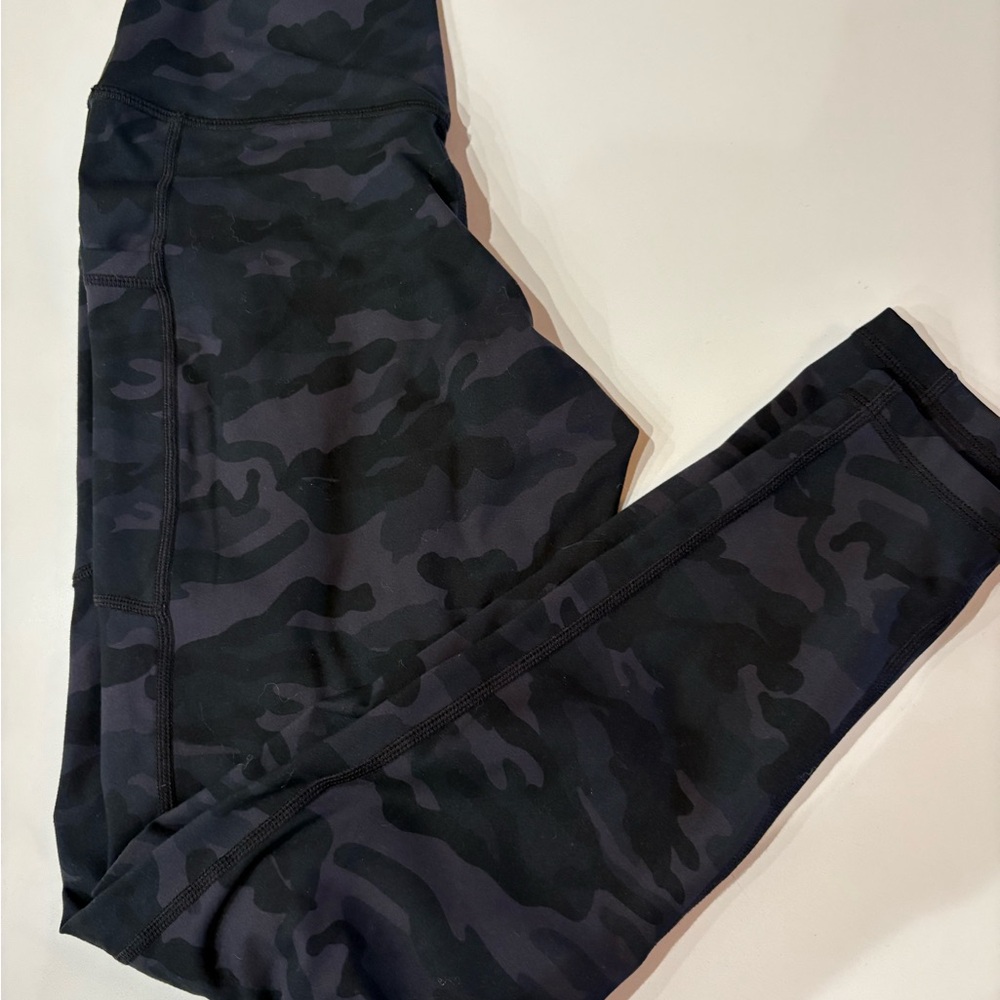 Colorfulkoala Black and Gray Camouflage Leggings Size XS